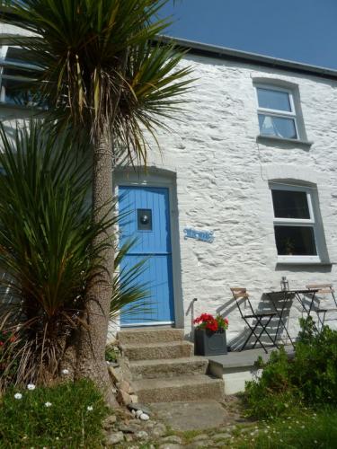 Blue Door Outdoor Setting