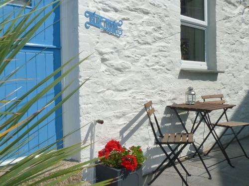 Blue Door Outdoor Setting2